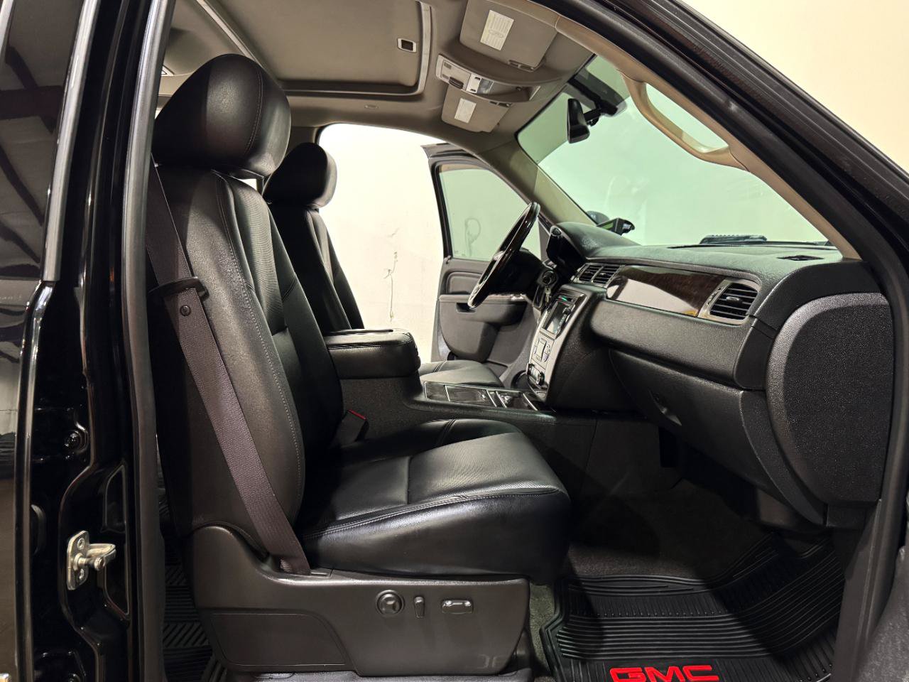 Used 2011 GMC Sierra 3500 Denali AWD/4WD image 12