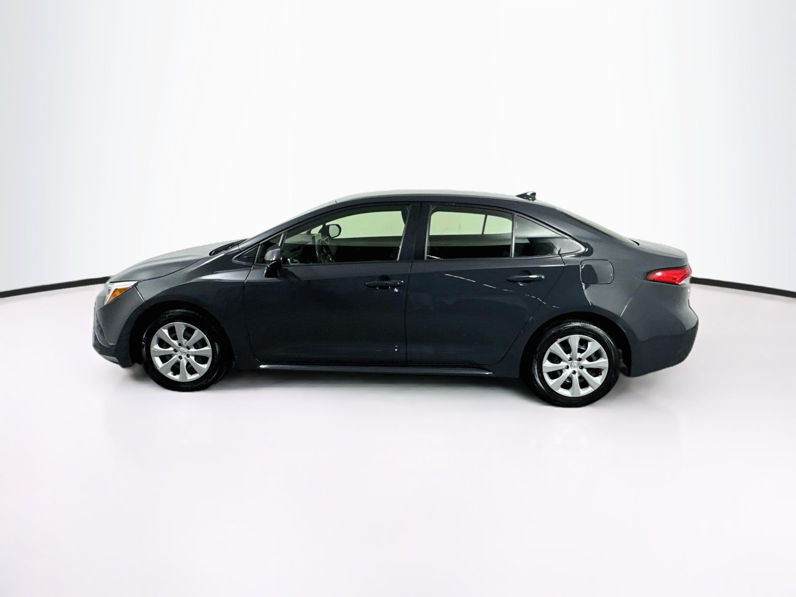 Certified 2025 Toyota Corolla LE FWD image 4
