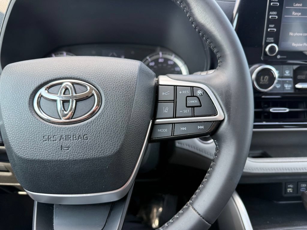 Used 2022 Toyota Highlander LE FWD image 36