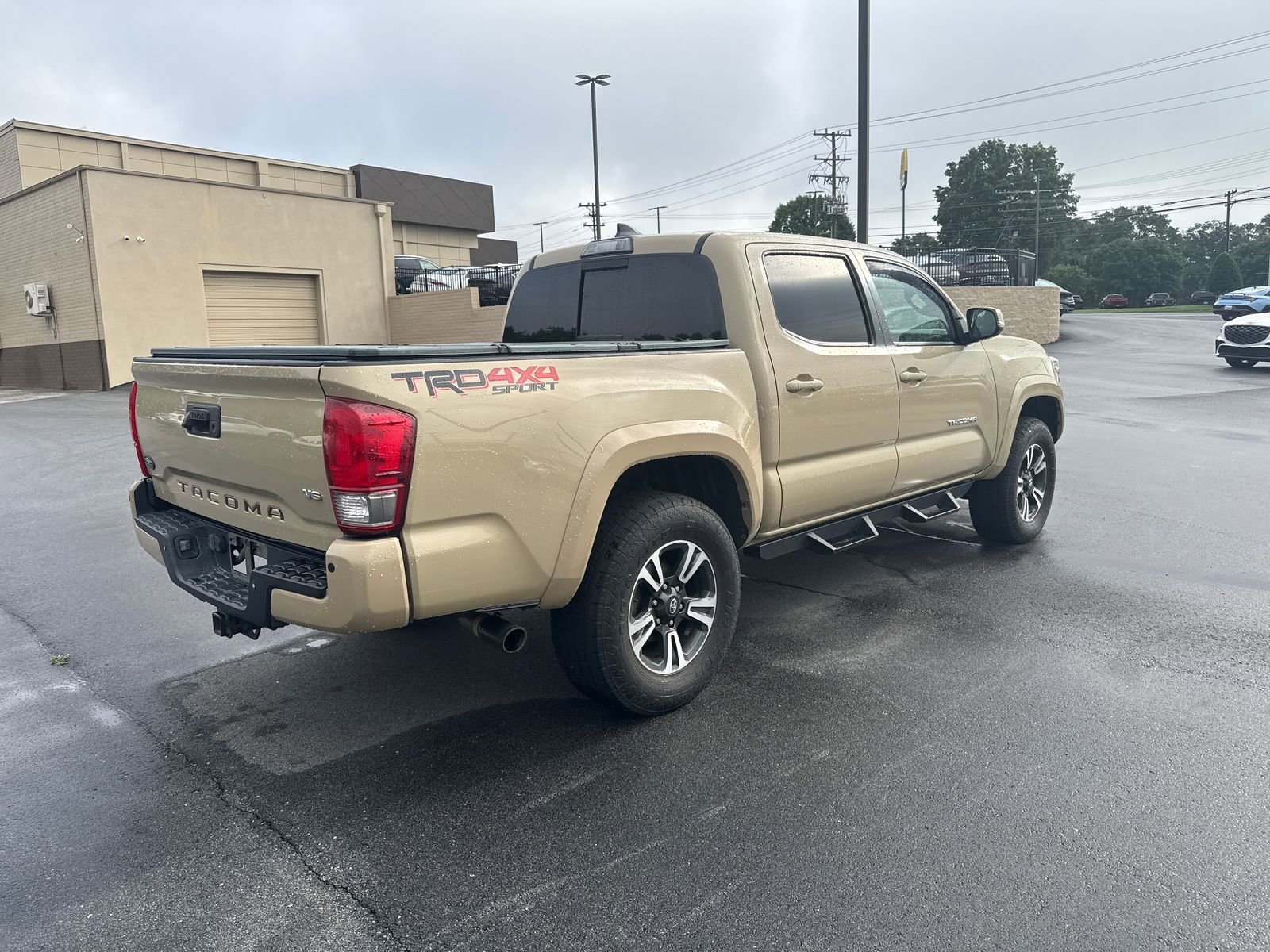 Used 2017 Toyota Tacoma TRD Sport AWD/4WD image 7