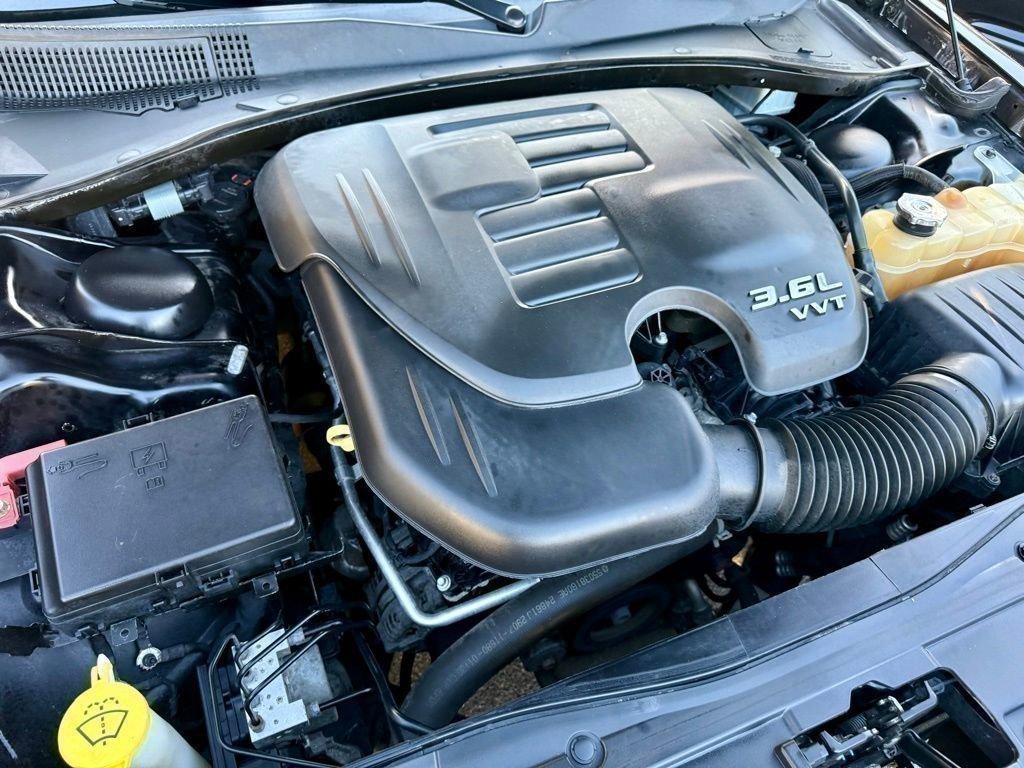 Used 2018 Chrysler 300 Limited image 6