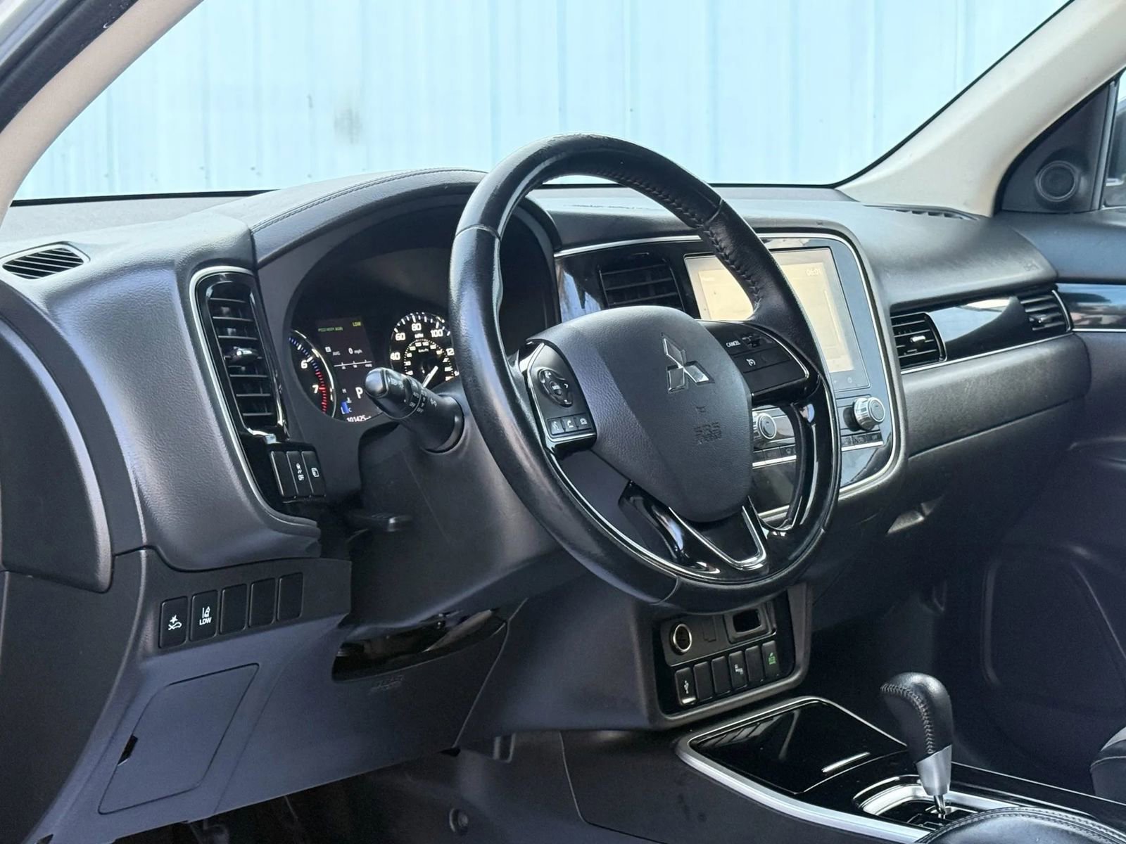 Used 2020 Mitsubishi Outlander SE FWD image 10