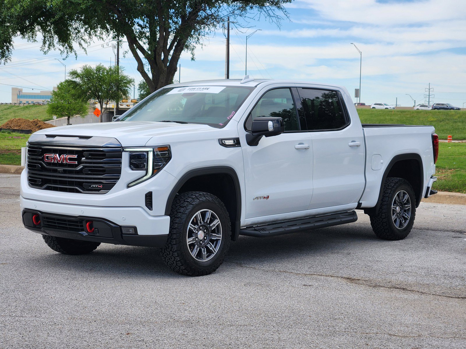 Used 2024 GMC Sierra 1500 AT4 w/ Technology Package AWD/4WD image 2