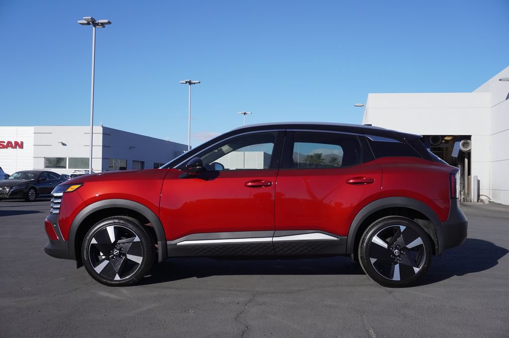 Used 2025 Nissan Kicks SR FWD image 2