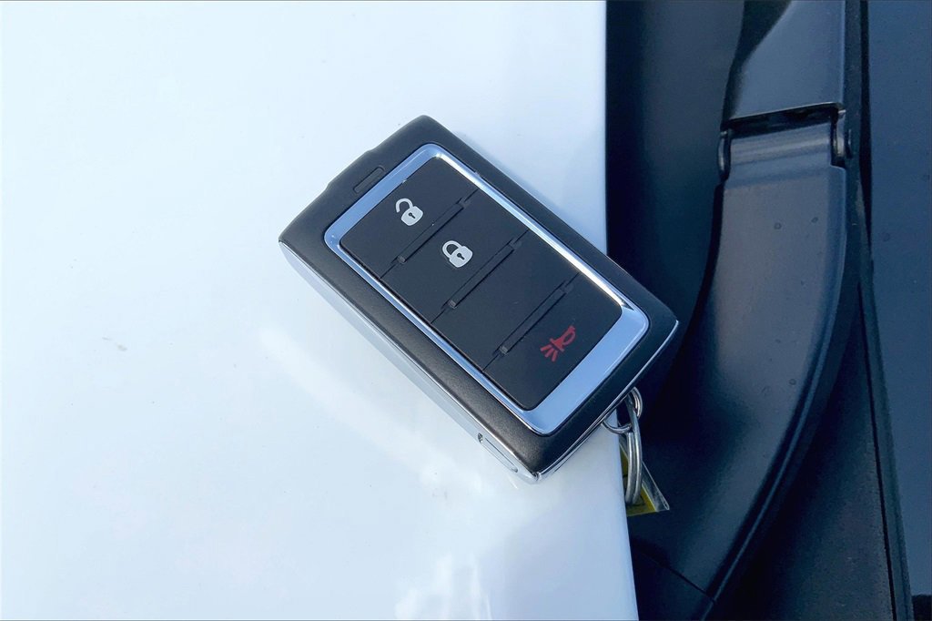 Used 2025 Jeep Grand Cherokee Laredo X image 14