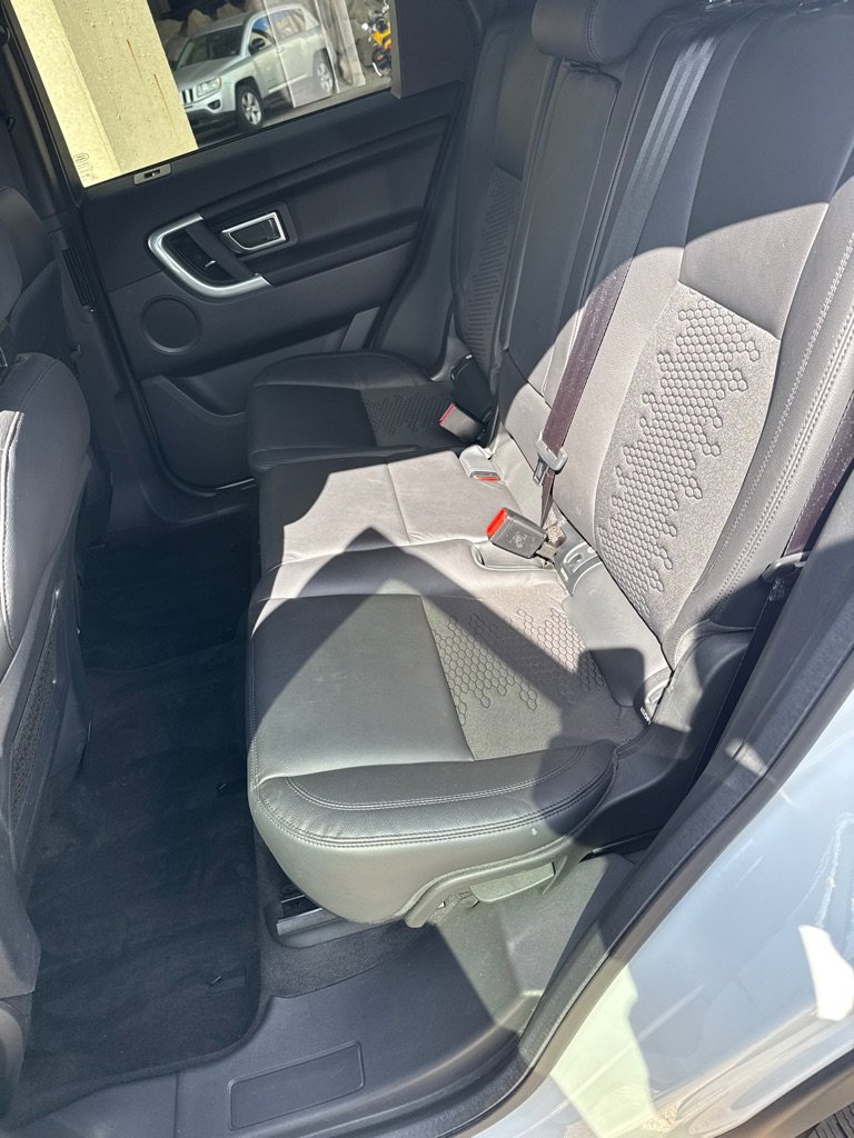 Used 2019 Land Rover Discovery Sport SE image 17