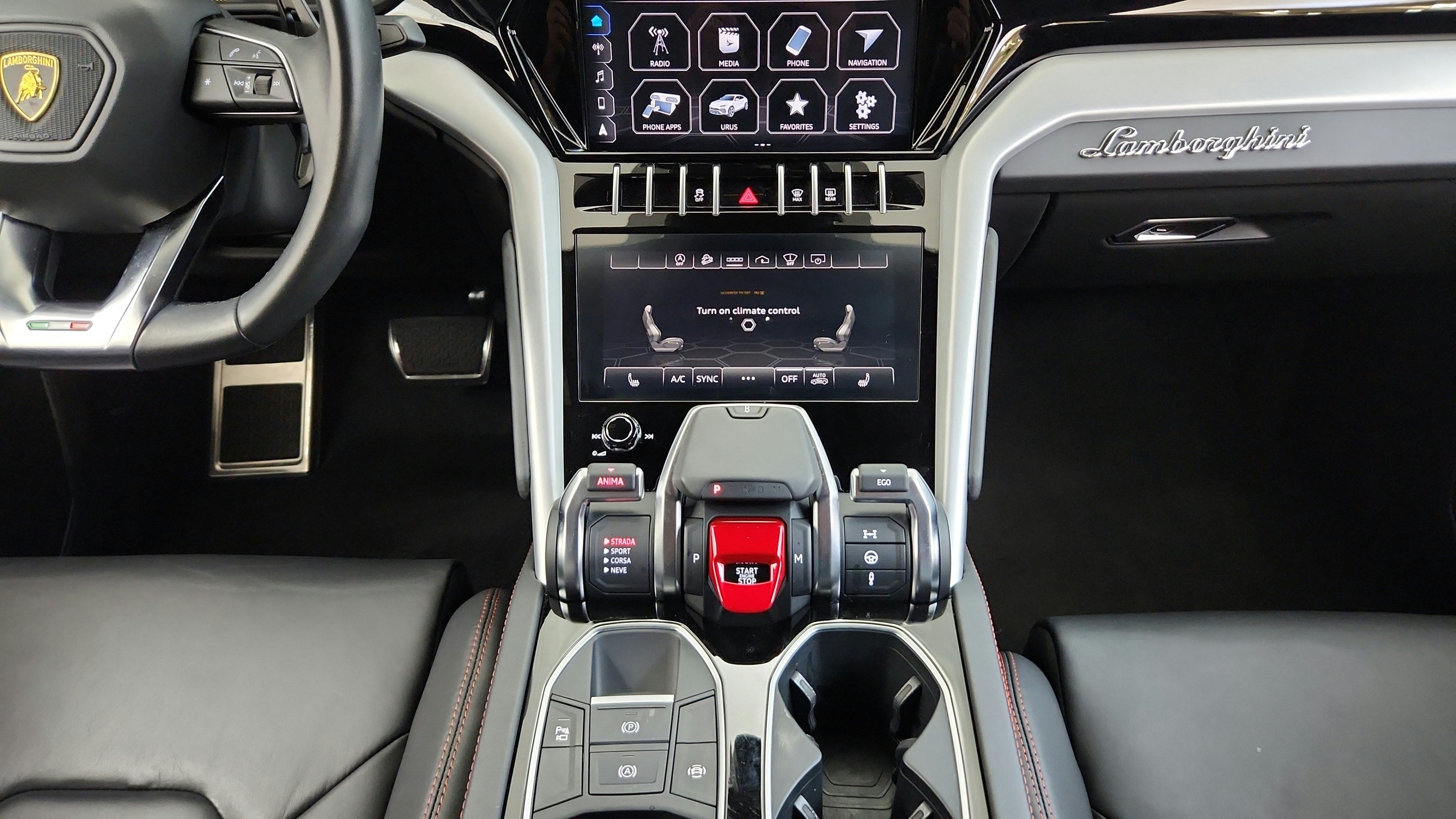 Used 2022 Lamborghini Urus AWD/4WD image 22