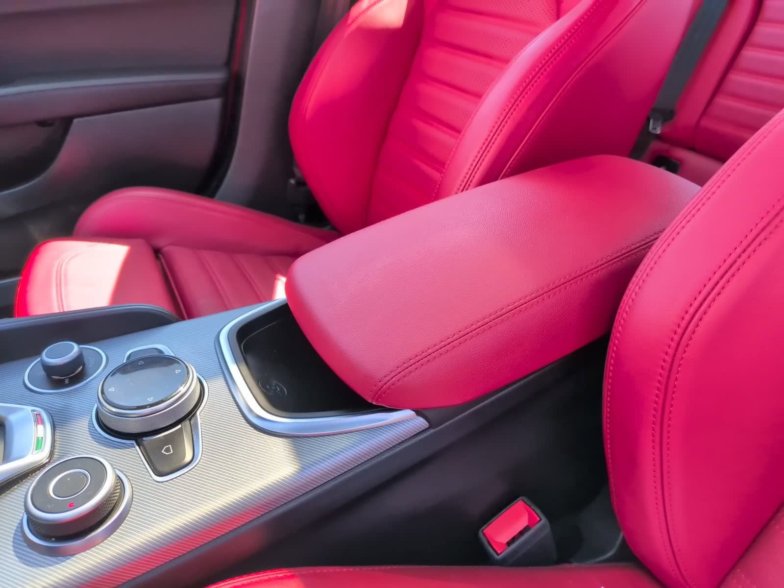 Used 2024 Alfa Romeo Giulia Veloce image 34