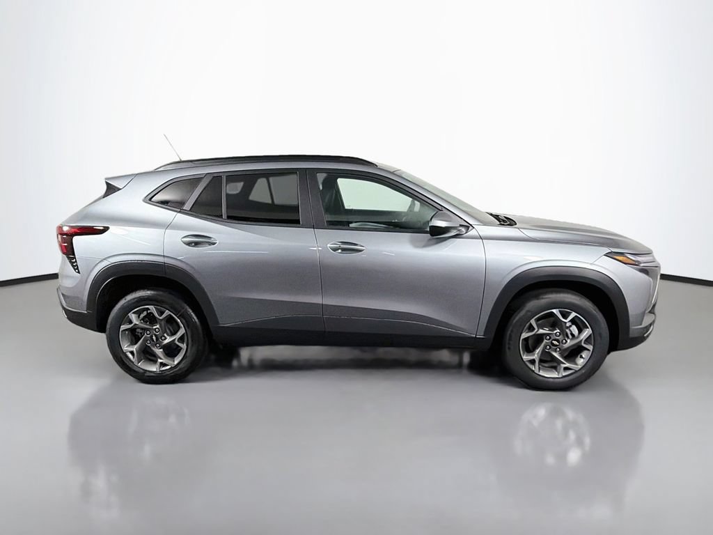 New 2026 Chevrolet Trax LT w/ Driver Confidence Package FWD image 8