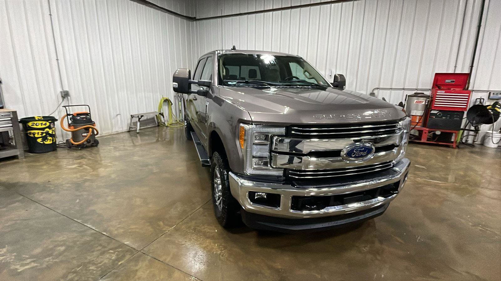Used 2019 Ford F350 Lariat w/ Lariat Ultimate Package image 3