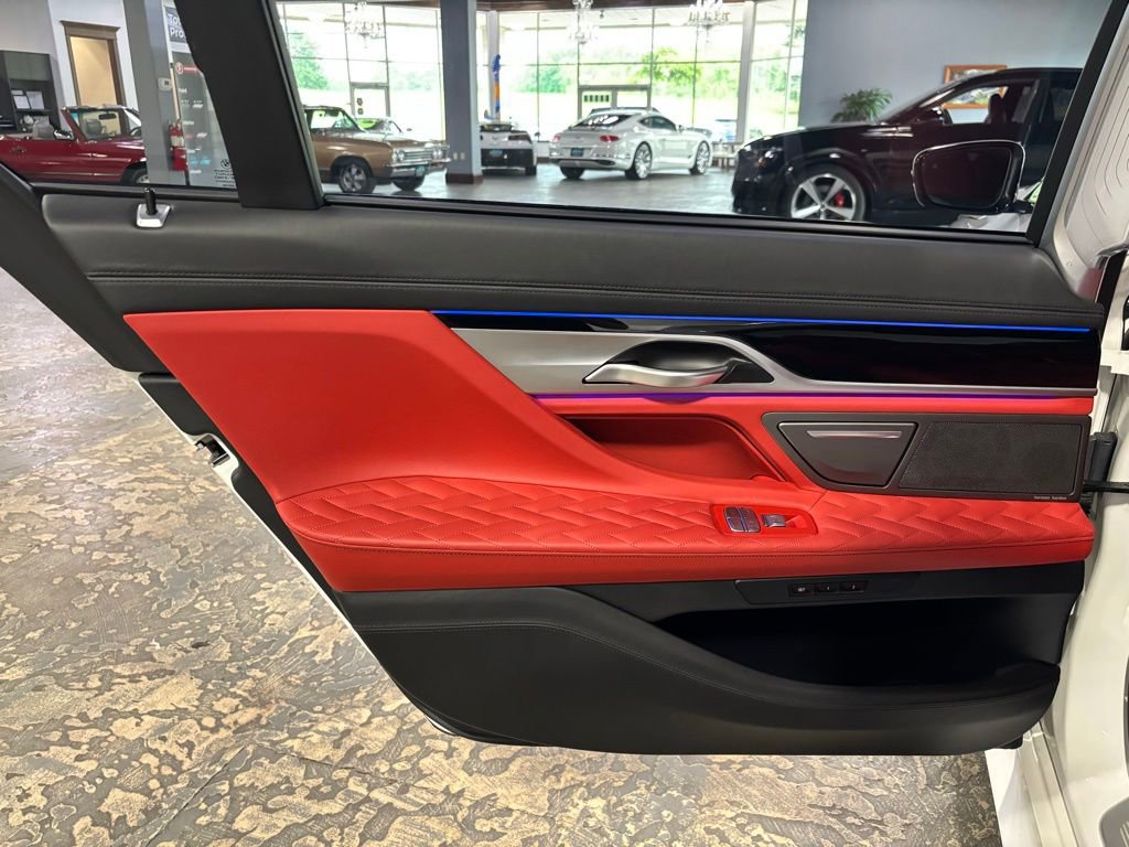 Used 2022 BMW M760i xDrive image 15