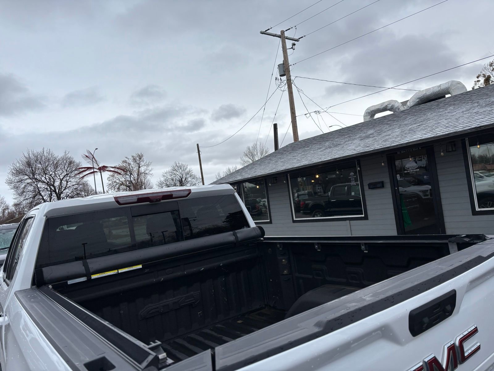 Used 2023 GMC Sierra 1500 AT4 w/ Technology Package image 10