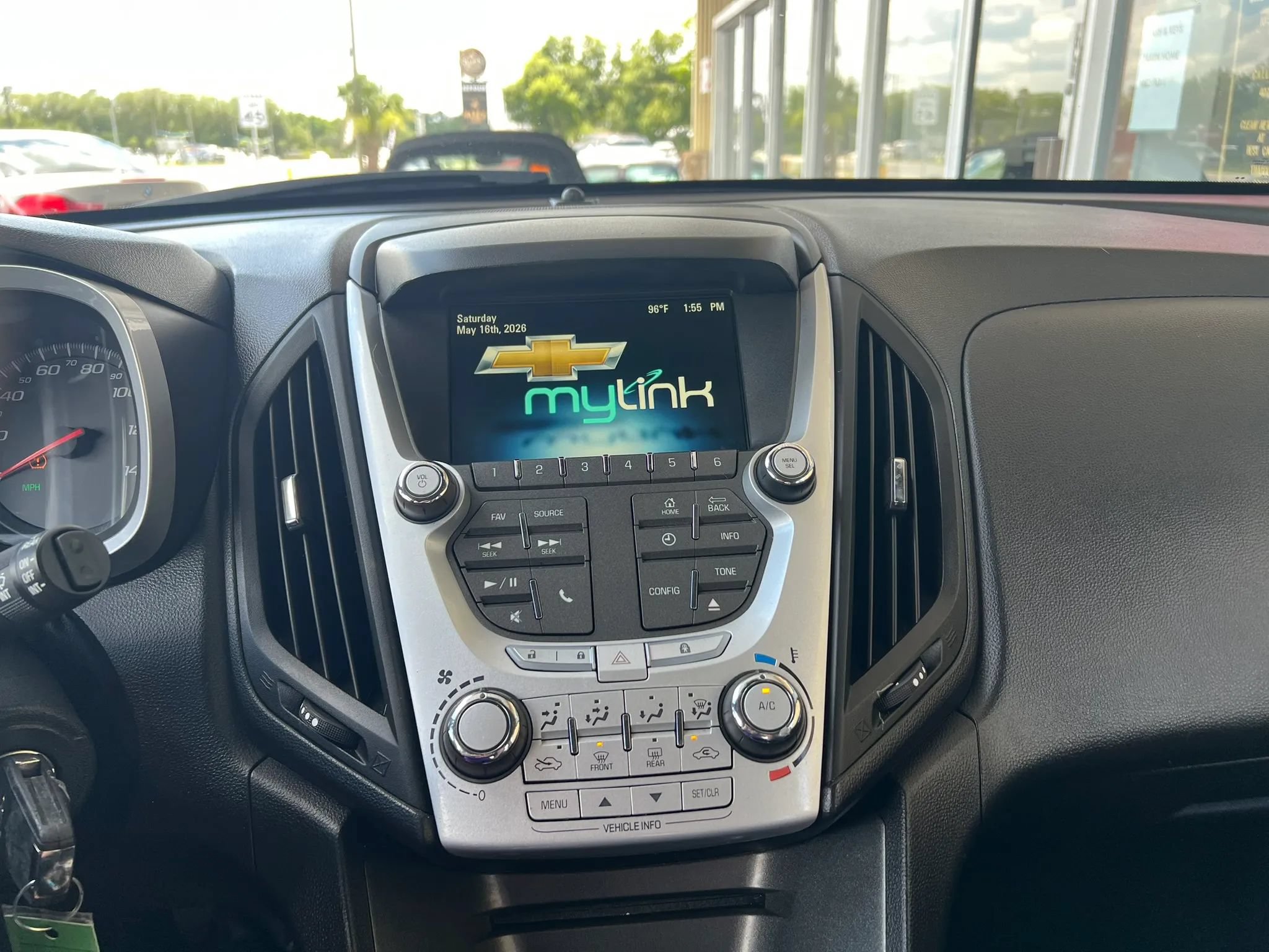 Used 2015 Chevrolet Equinox LT FWD image 9