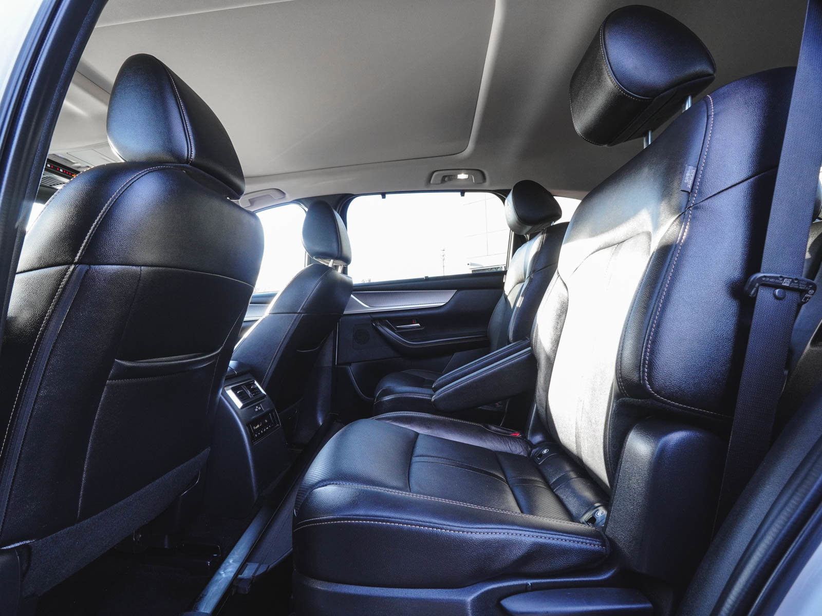 Used 2024 MAZDA CX-90 Plug-In Hybrid w/ Premium Pkg image 30