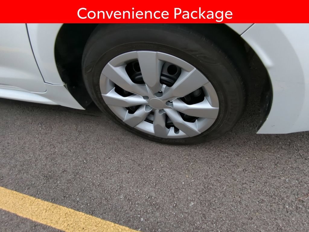 Used 2025 Toyota Corolla LE FWD image 5
