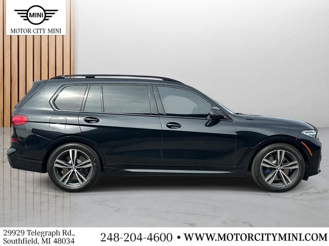 Used 2022 BMW X7 M50i w/ Executive Package image 2