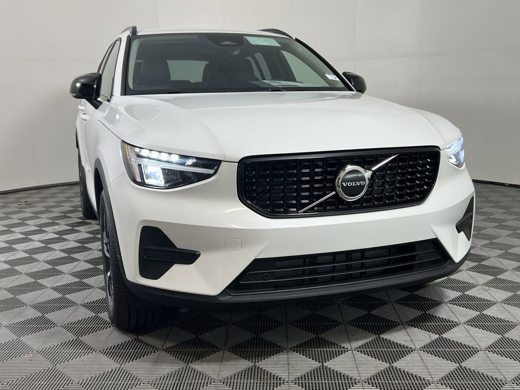 New 2026 Volvo XC40 B5 Core w/ Climate Package image 3