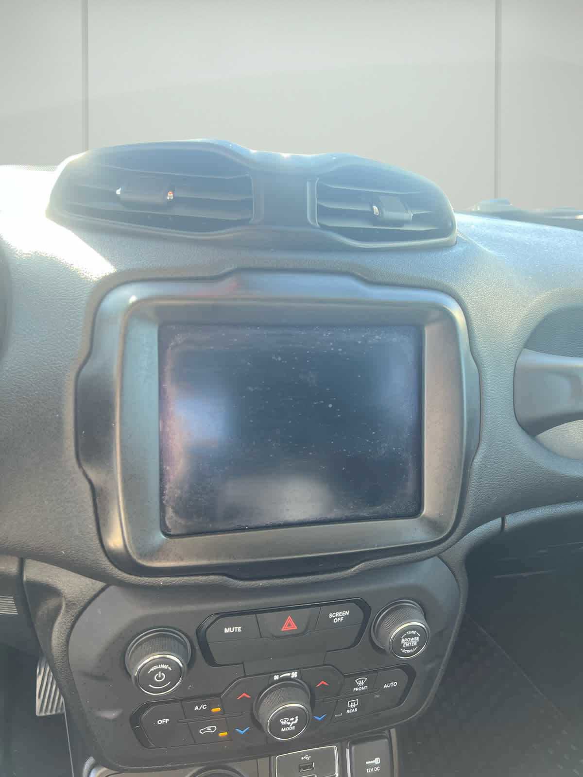 Used 2018 Jeep Renegade Trailhawk w/ UConnect 8.4 Nav Group image 17