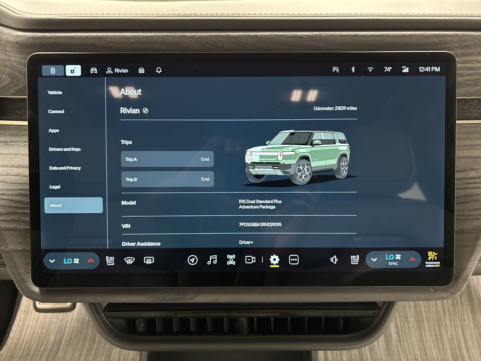 Used 2024 Rivian R1S Adventure AWD/4WD image 29