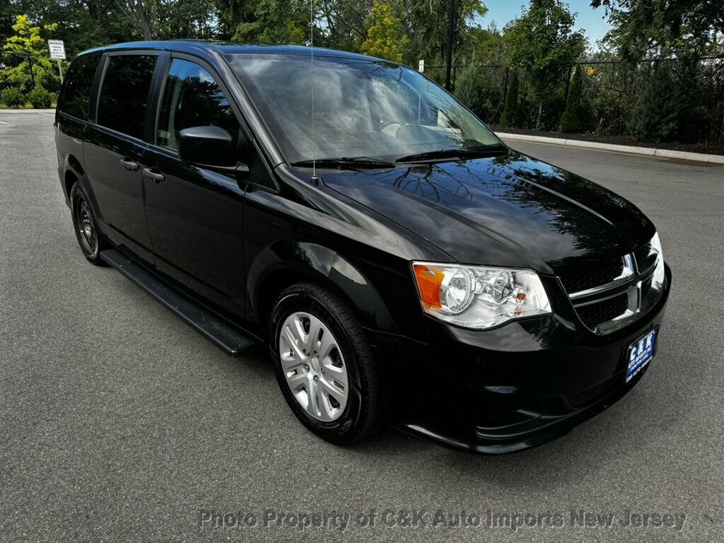 Used 2019 Dodge Grand Caravan SE w/ UConnect Hands-Free Group FWD image 6