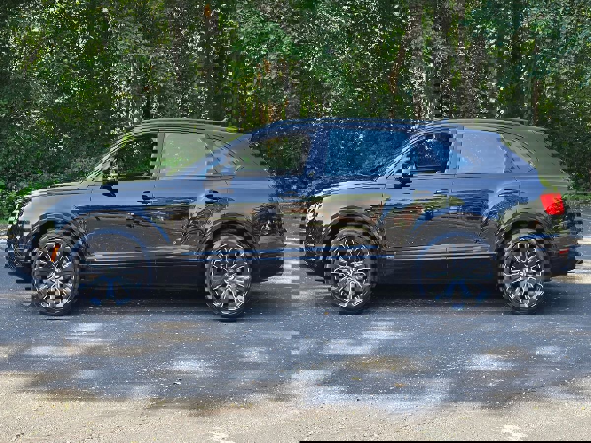 Used 2020 Bentley Bentayga Design Series image 3