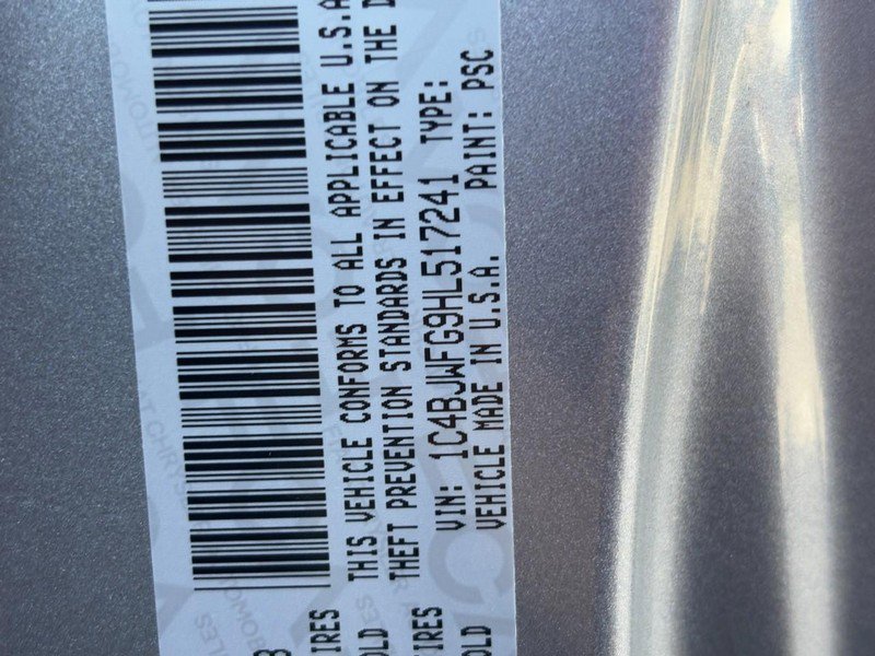 Used 2017 Jeep Wrangler Unlimited Rubicon w/ Connectivity Group image 20