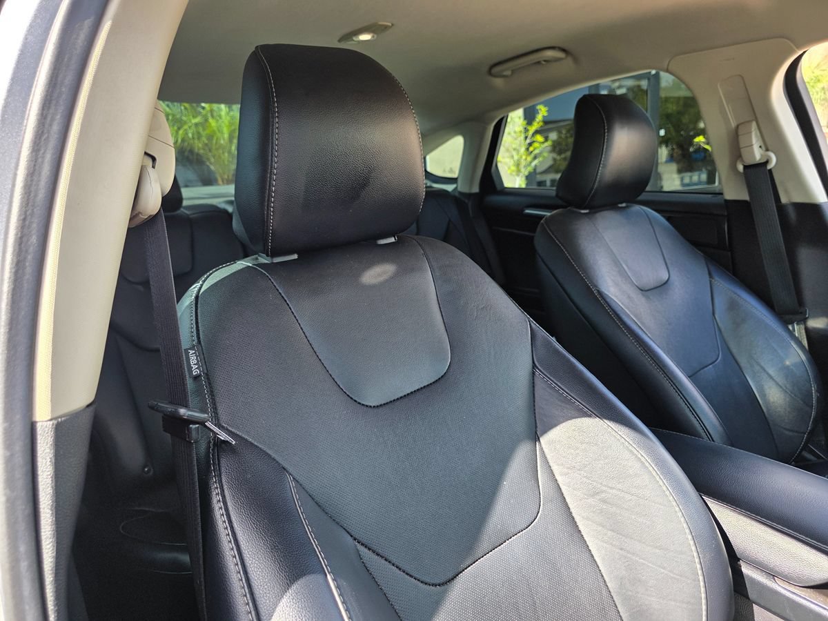 Used 2017 Ford Fusion Energi Titanium FWD image 17