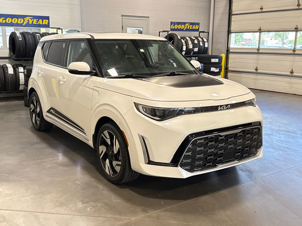 Used 2024 Kia Soul GT-Line w/ GT-Line Technology Package FWD image 3