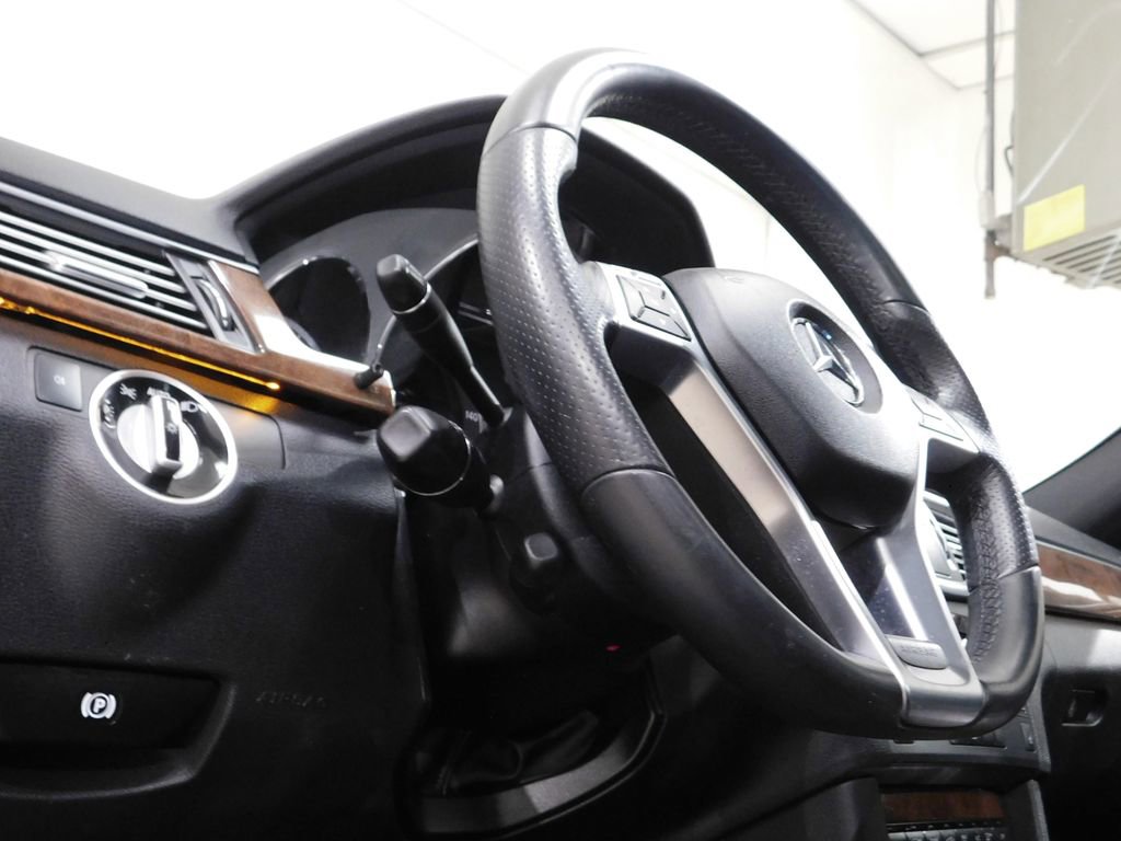 Used 2013 Mercedes-Benz E 350 4MATIC Sedan image 33