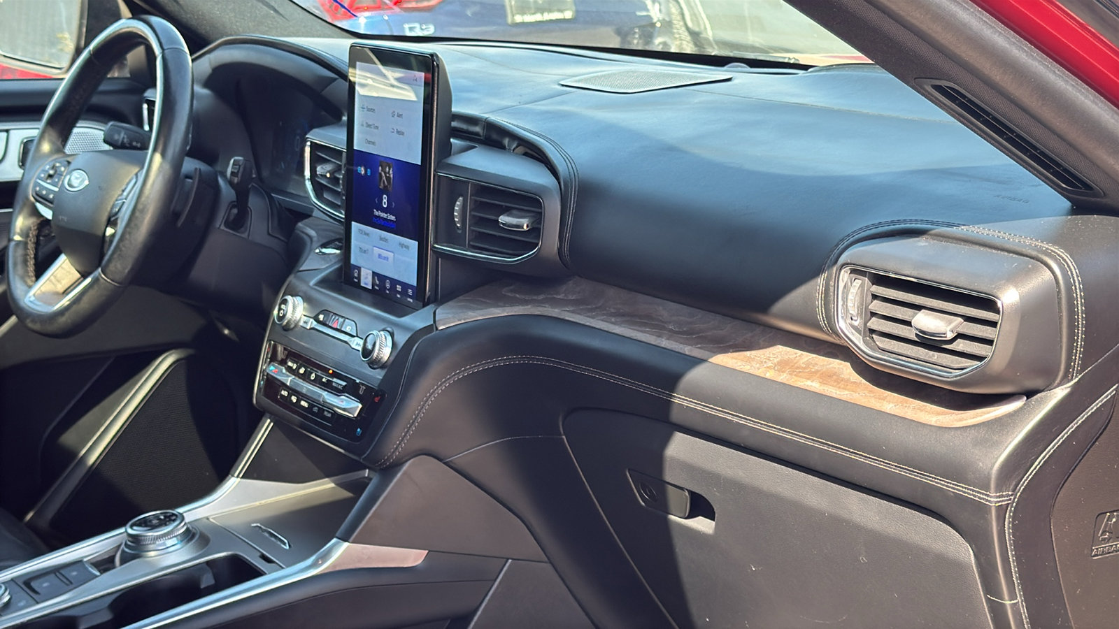 Used 2020 Ford Explorer Platinum w/ Premium Technology Package image 30