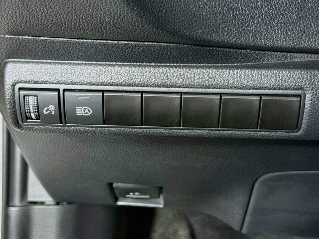 Used 2022 Toyota Corolla LE FWD image 10