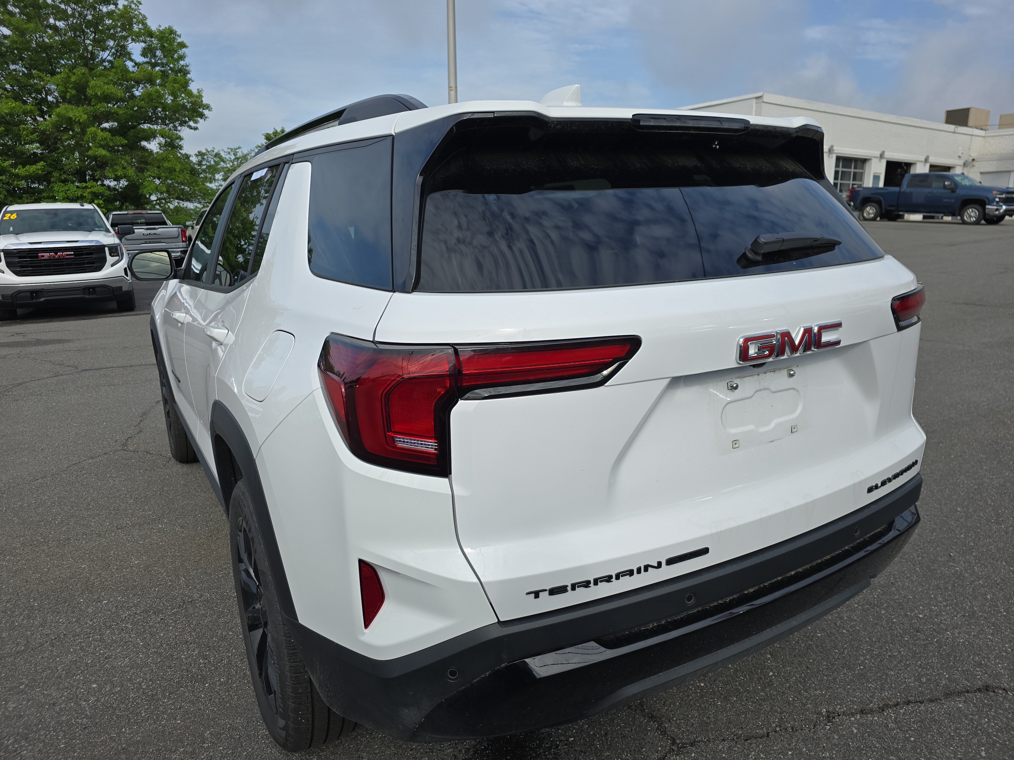 Used 2026 GMC Terrain Elevation w/ Elevation Premium Package AWD/4WD image 8