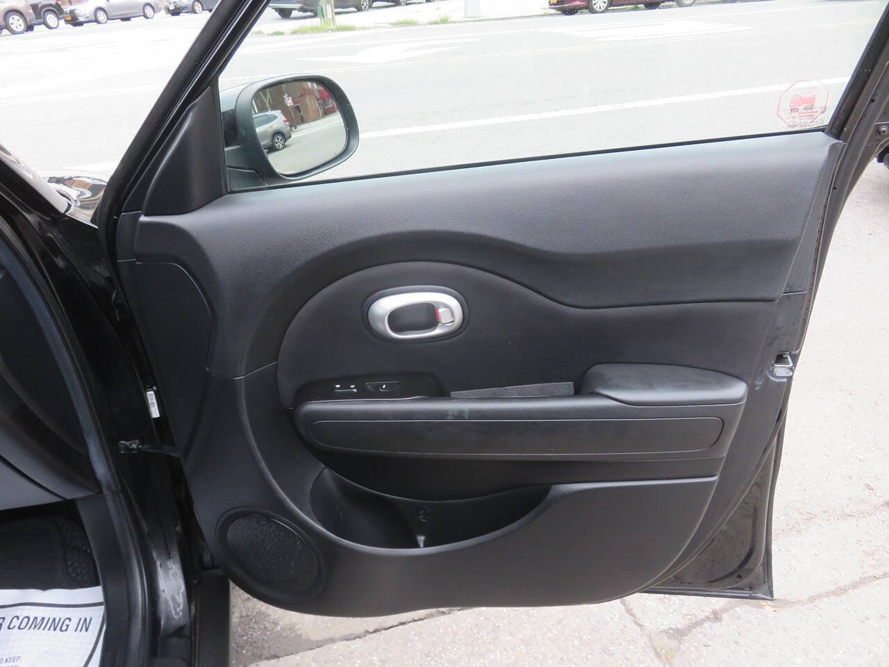 Used 2015 Kia Soul FWD image 23