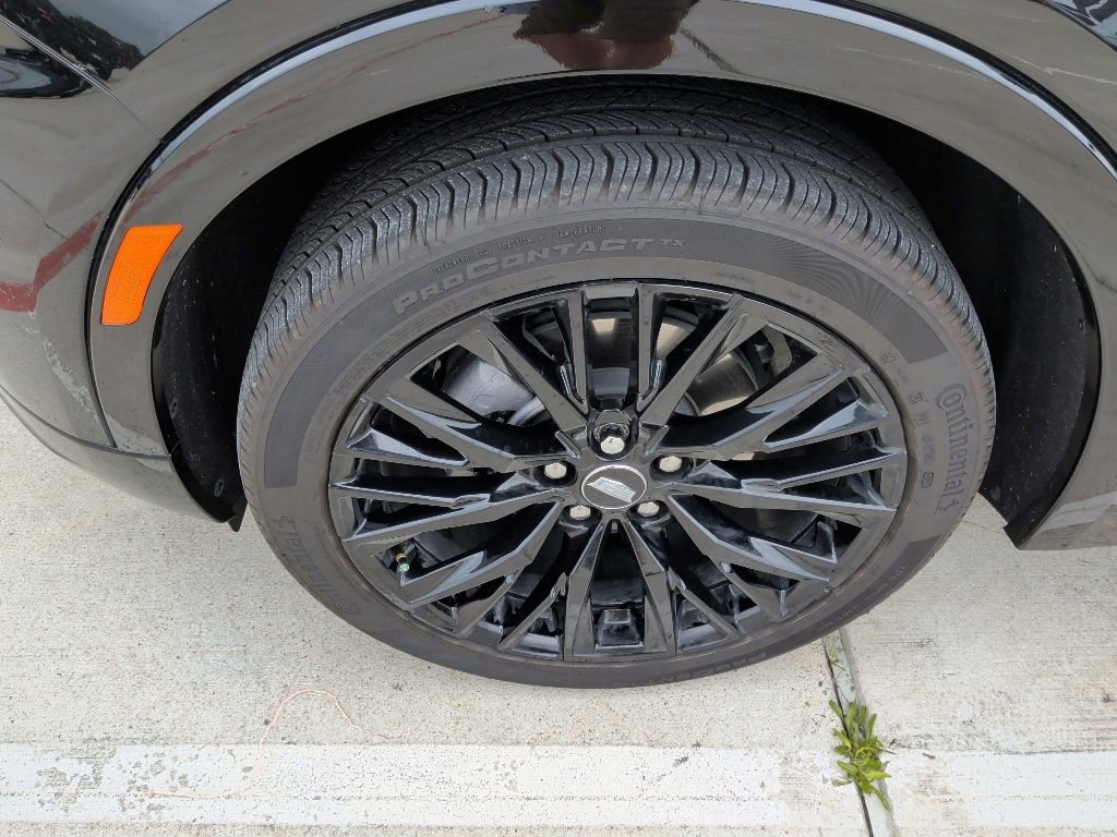 Used 2025 Cadillac XT4 Sport FWD image 12