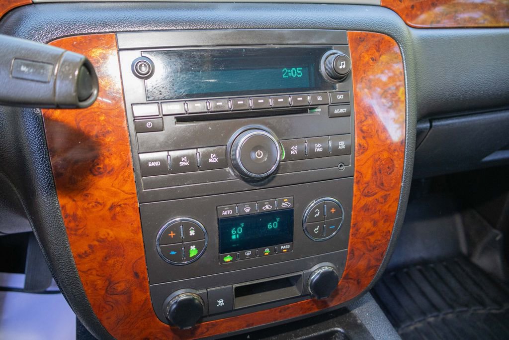 Used 2010 Chevrolet Silverado 1500 LTZ w/ Z71 Appearance Package AWD/4WD image 19