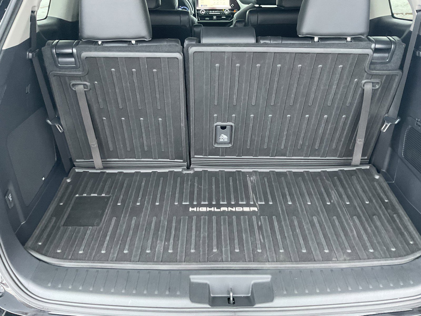 Used 2024 Toyota Highlander Limited image 23