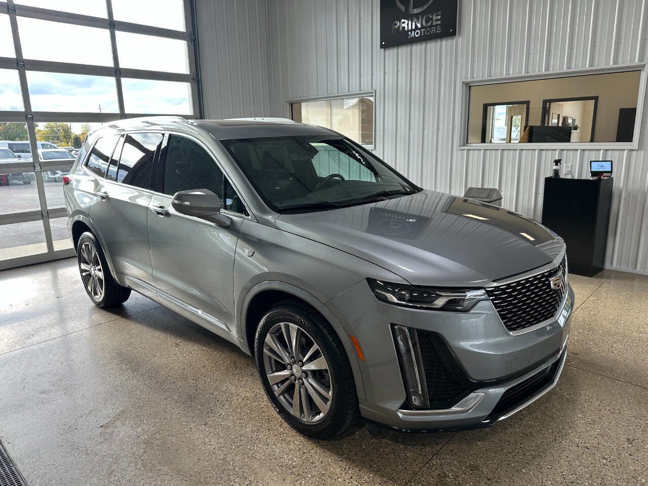 Used 2023 Cadillac XT6 Premium Luxury w/ Technology Package image 21