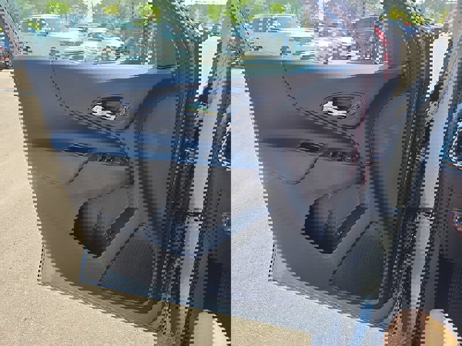 Used 2023 Chevrolet Equinox LT image 27