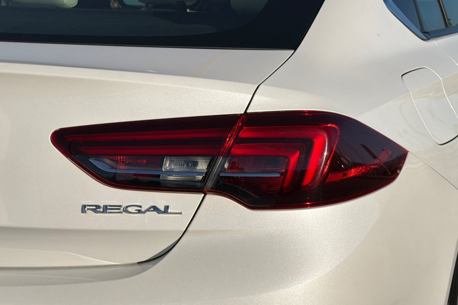 Used 2020 Buick Regal Avenir w/ Driver Confidence Package II FWD image 40