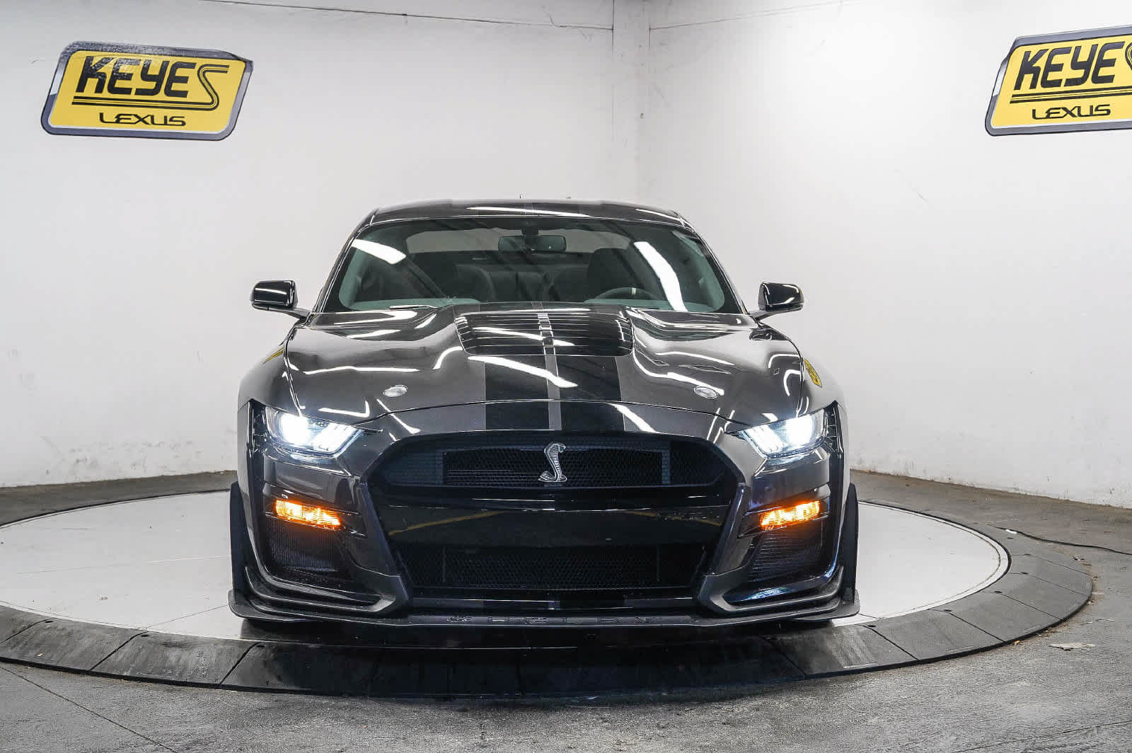 Used 2022 Ford Mustang Shelby GT500 w/ Technology Package RWD image 6