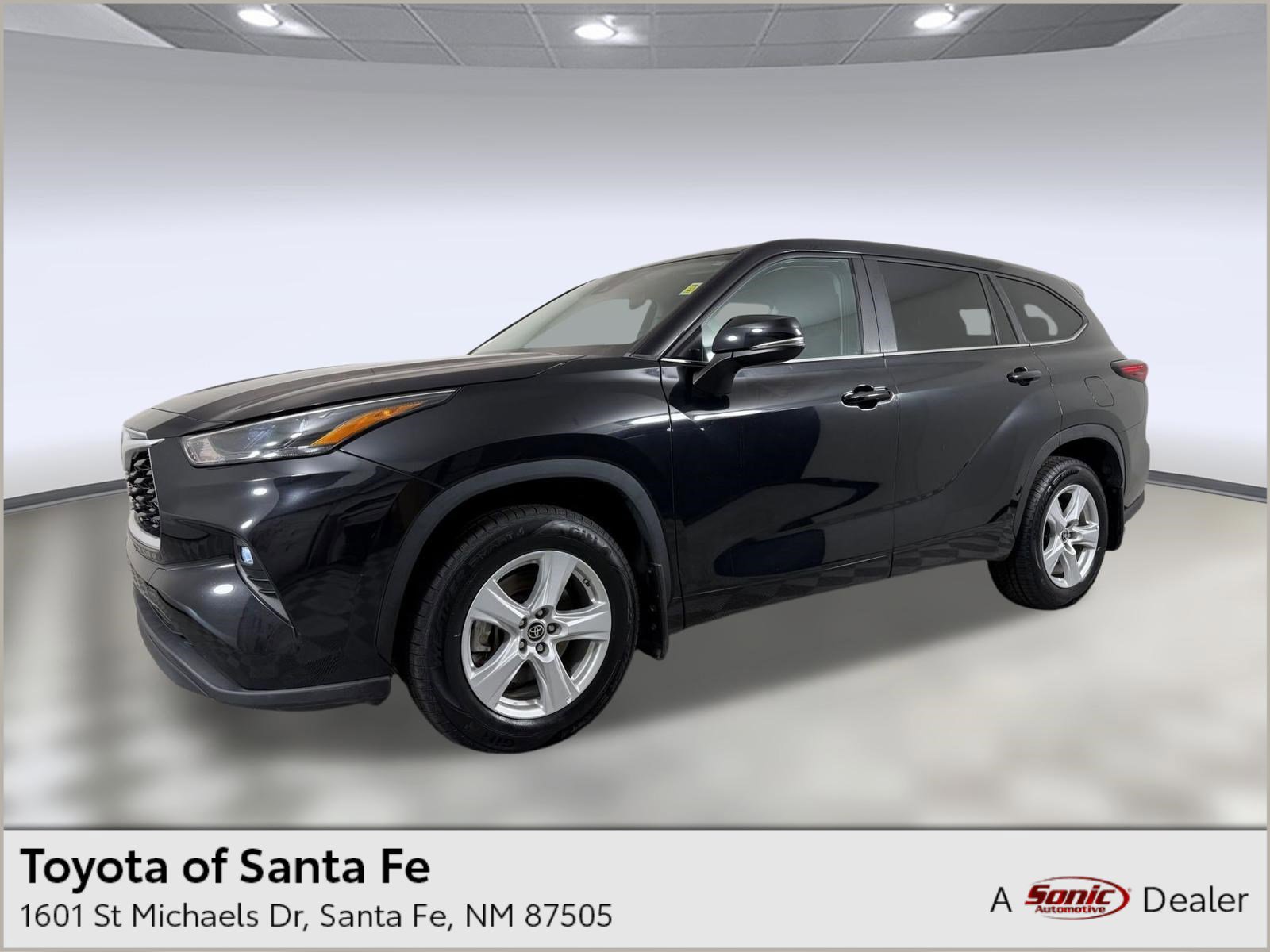 Certified 2024 Toyota Highlander LE image 1