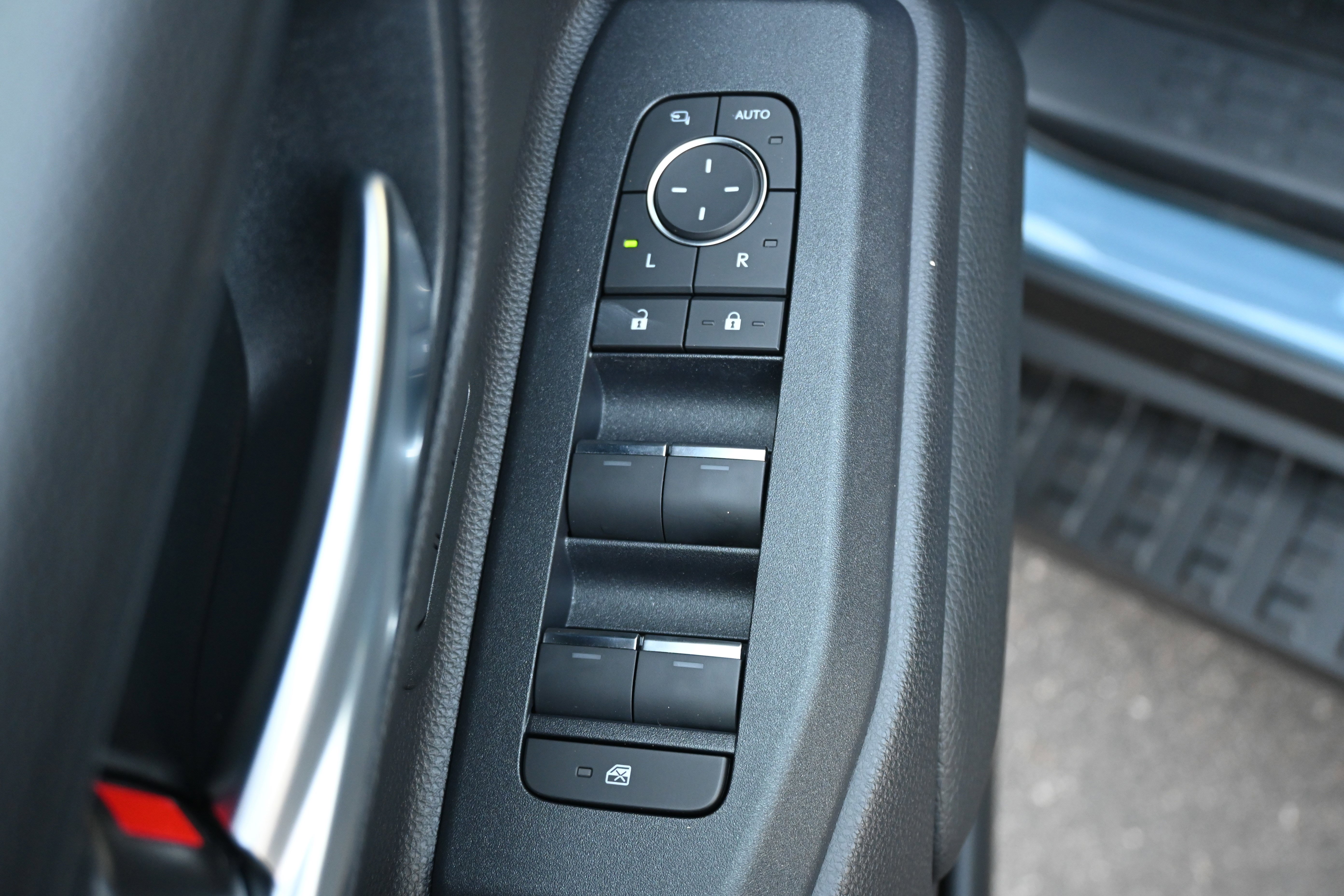 Used 2025 Toyota Land Cruiser w/ Premium Package image 15