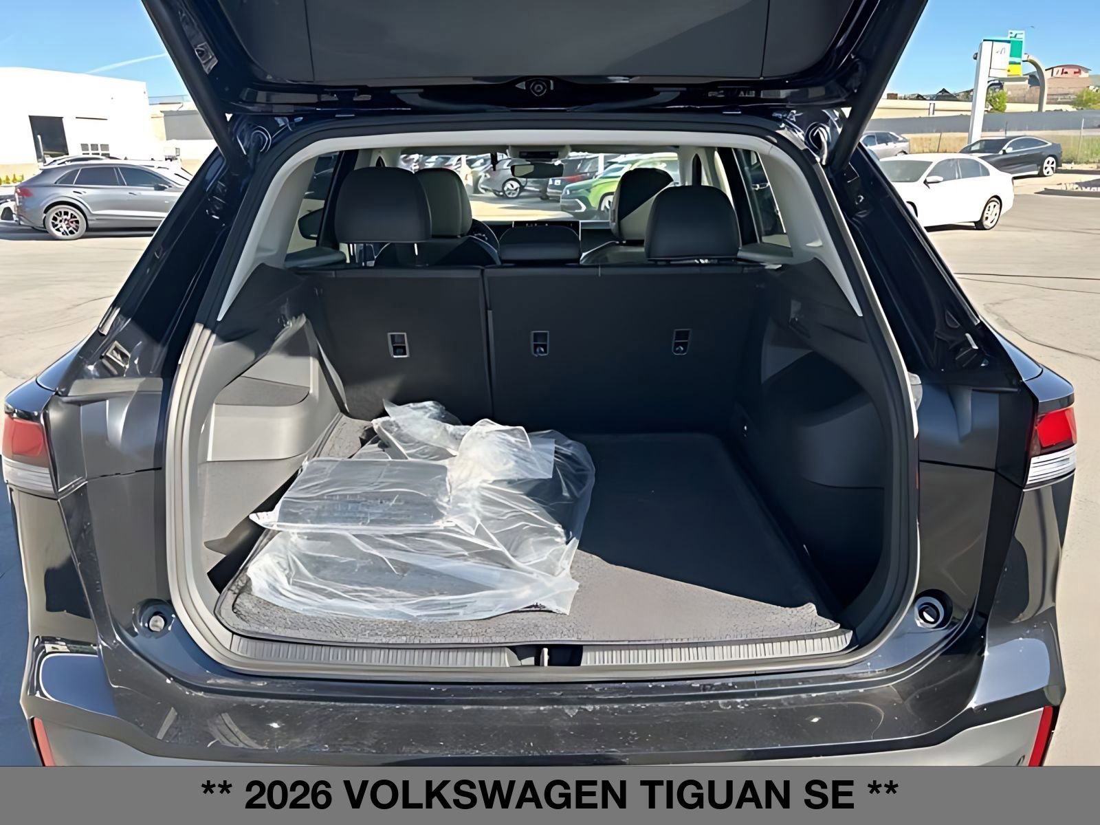 New 2026 Volkswagen Tiguan SE AWD/4WD image 17