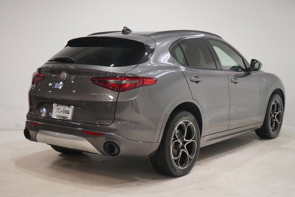 Used 2023 Alfa Romeo Stelvio Ti AWD/4WD image 7