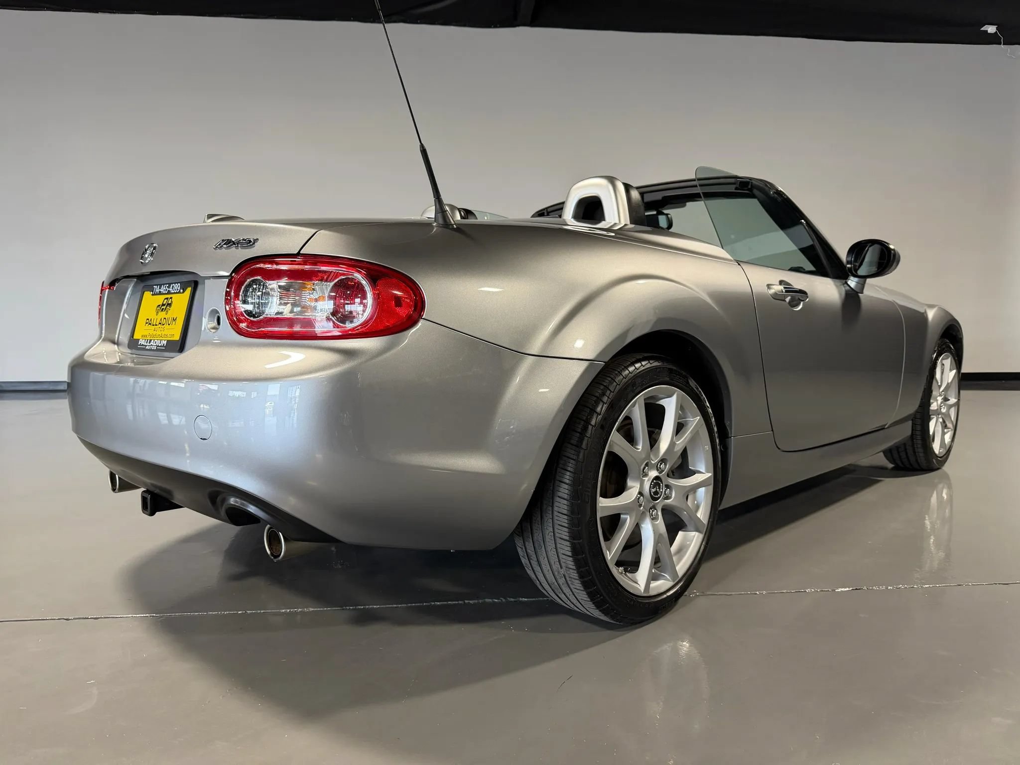 Used 2014 MAZDA MX-5 Miata Grand Touring w/ Premium Package RWD image 6
