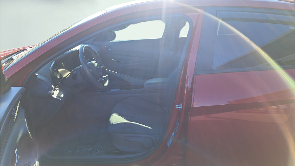 Used 2023 Hyundai Elantra SEL w/ Convenience Package FWD image 10