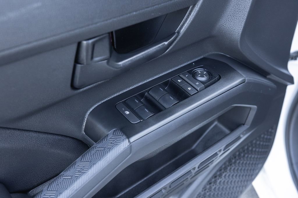 Used 2025 Toyota Tacoma SR5 image 9