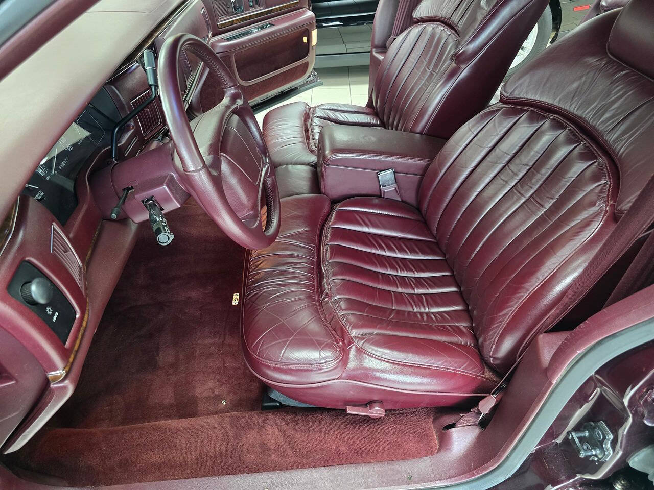 Used 1996 Buick Roadmaster Sedan RWD image 31