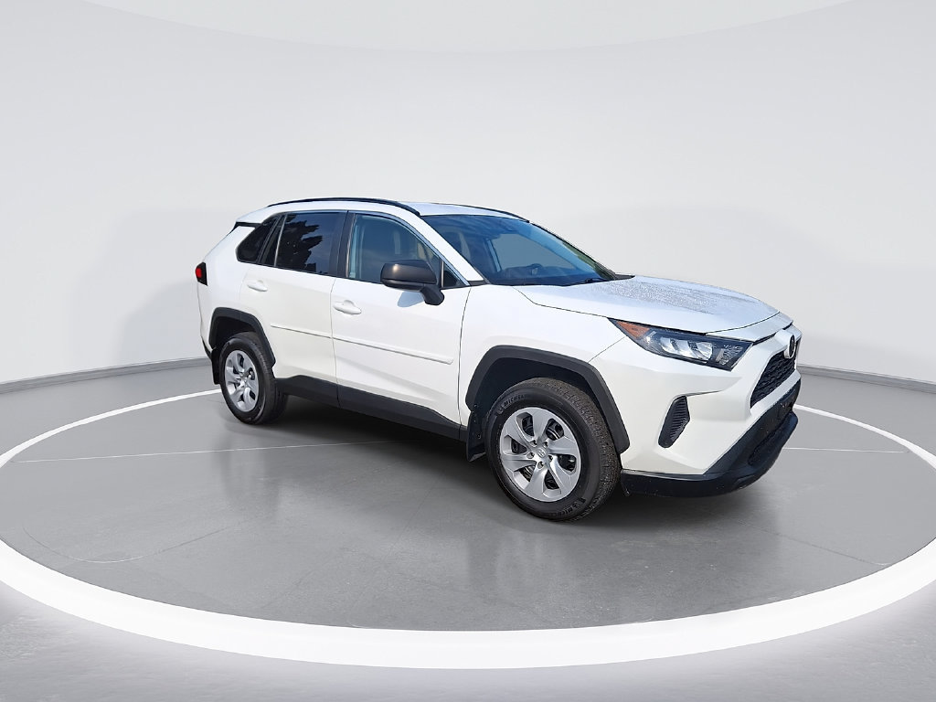 Used 2021 Toyota RAV4 LE AWD/4WD image 3