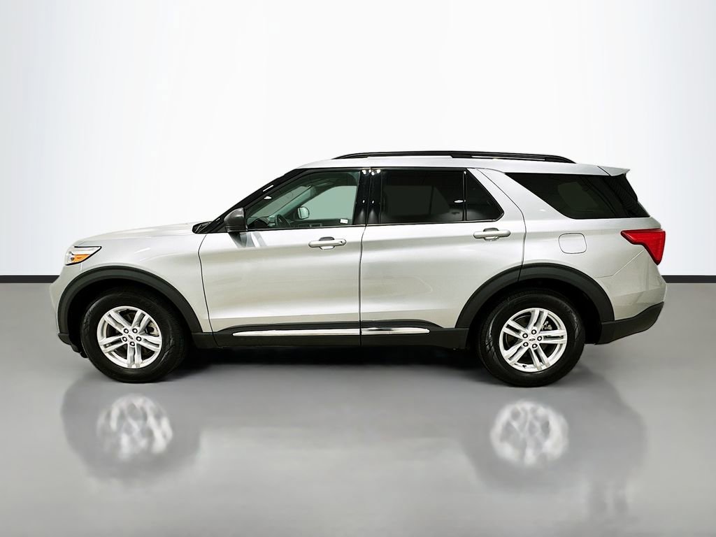 Used 2024 Ford Explorer XLT RWD image 4